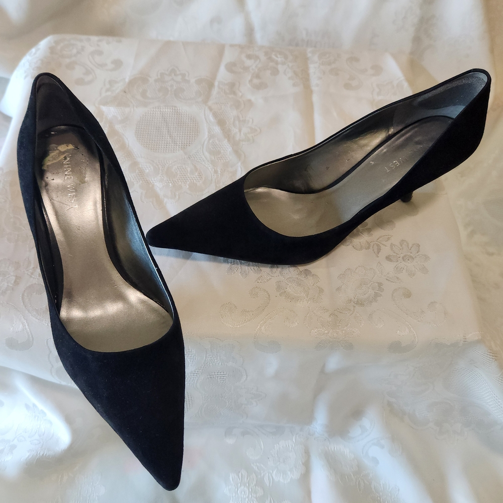 Fantastic Nine West Classic Black Suede Pointed Heels Sz8M!